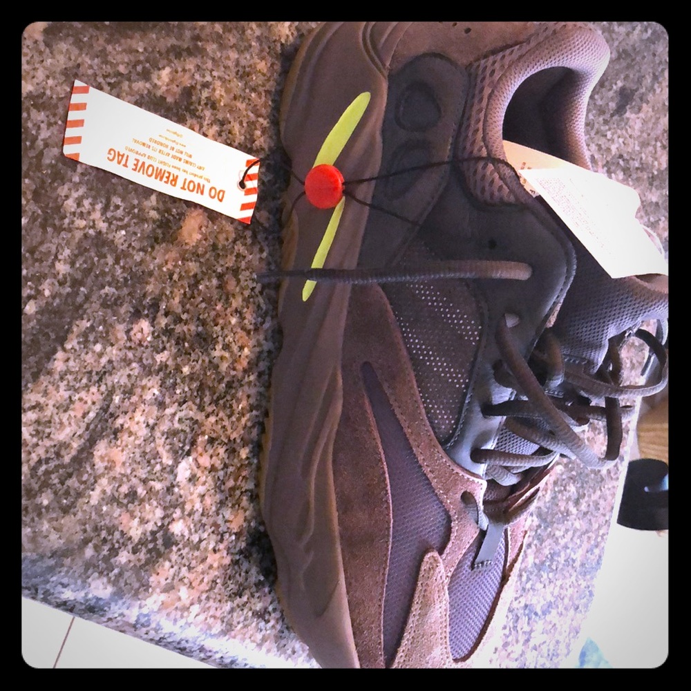 Yeezy Boost 700 Mauve Color-way Size 11